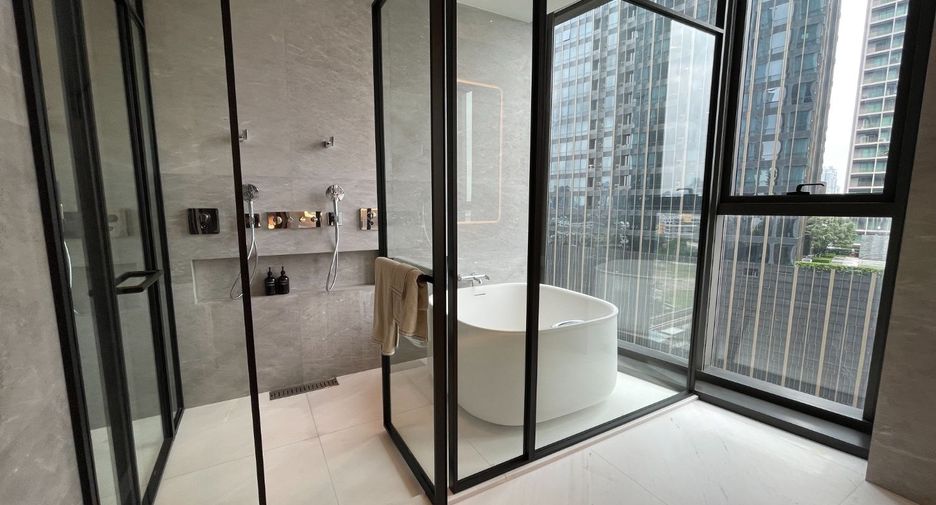 For sale 4 bedrooms condo in Khlong Toei, Bangkok