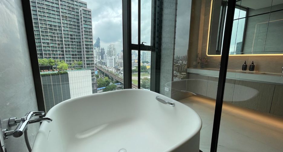 For sale 4 bedrooms condo in Khlong Toei, Bangkok