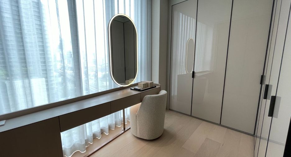 For sale 4 bedrooms condo in Khlong Toei, Bangkok