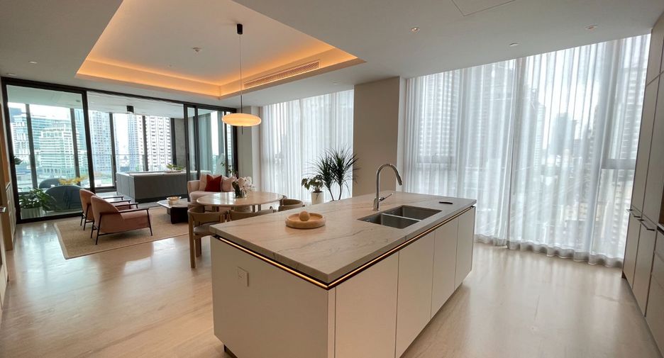 For sale 4 bedrooms condo in Khlong Toei, Bangkok