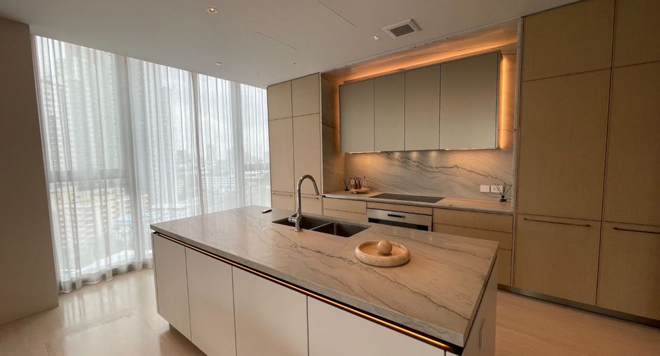 For sale 4 bedrooms condo in Khlong Toei, Bangkok