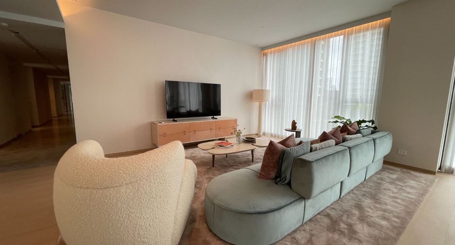 For sale 4 bedrooms condo in Khlong Toei, Bangkok