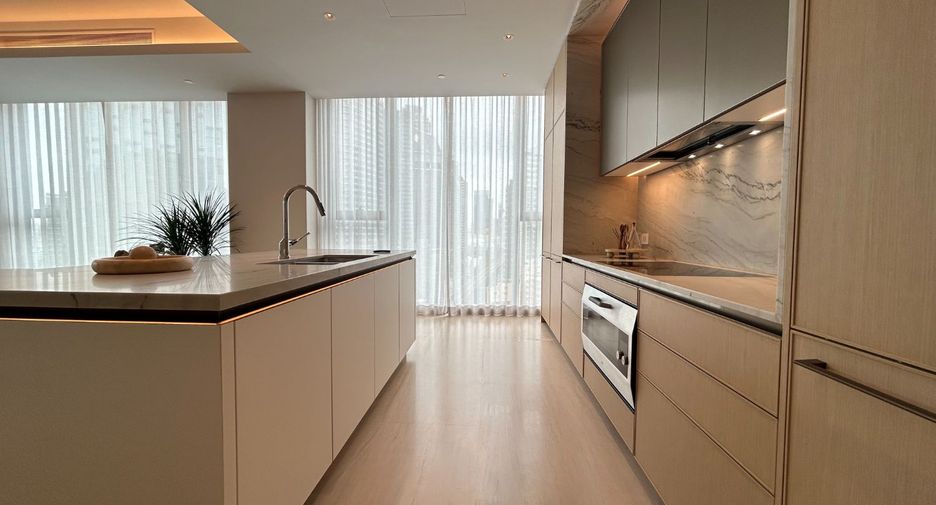 For sale 4 bedrooms condo in Khlong Toei, Bangkok