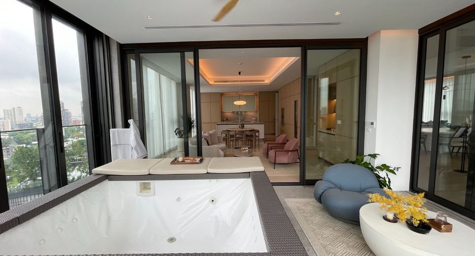For sale 4 bedrooms condo in Khlong Toei, Bangkok