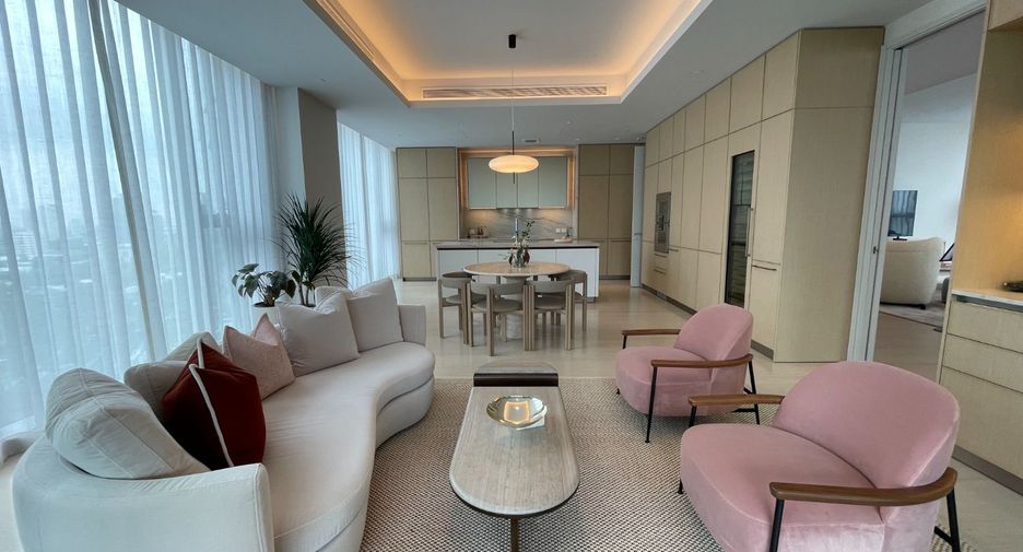 For sale 4 bedrooms condo in Khlong Toei, Bangkok