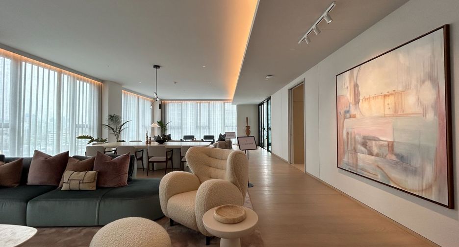 For sale 4 bedrooms condo in Khlong Toei, Bangkok