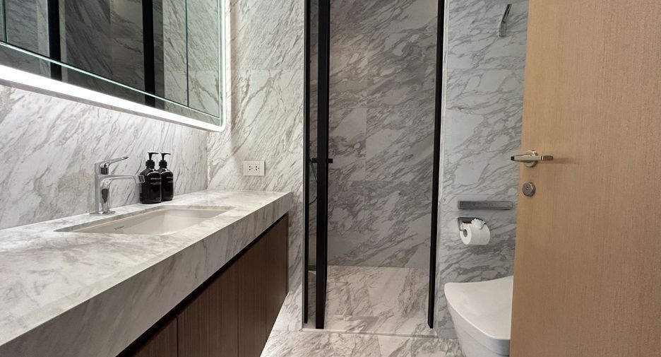 For sale 4 bedrooms condo in Khlong Toei, Bangkok