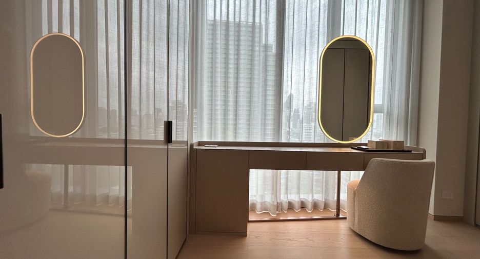 For sale 4 bedrooms condo in Khlong Toei, Bangkok