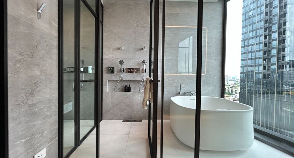 For sale 4 bedrooms condo in Khlong Toei, Bangkok