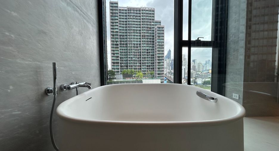 For sale 4 bedrooms condo in Khlong Toei, Bangkok