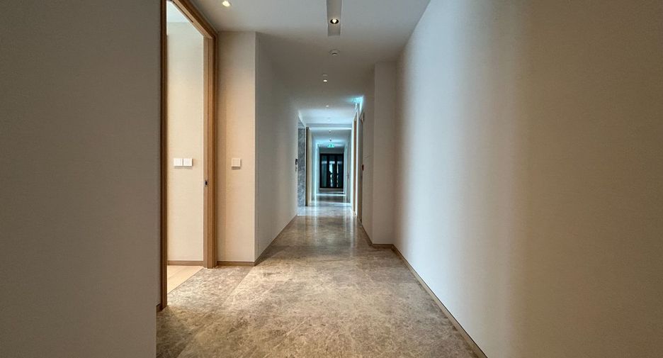 For sale 4 bedrooms condo in Khlong Toei, Bangkok