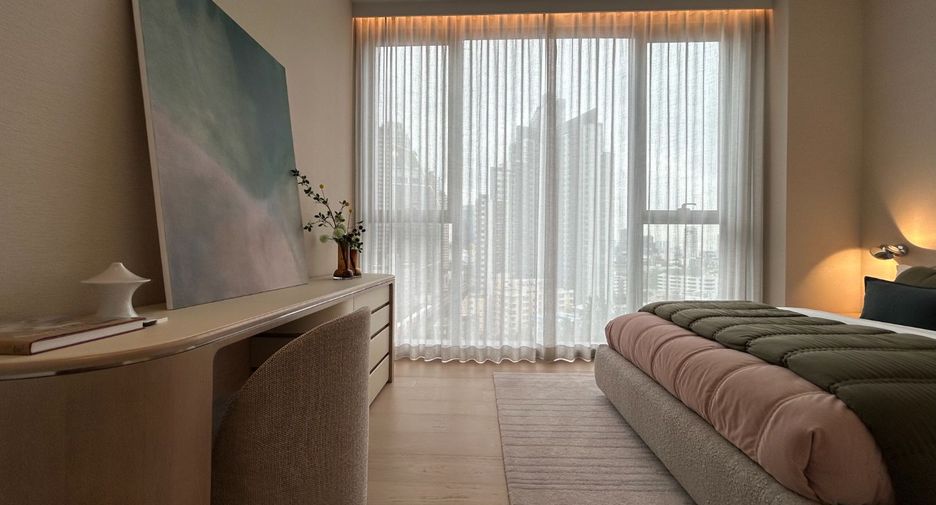 For sale 4 bedrooms condo in Khlong Toei, Bangkok