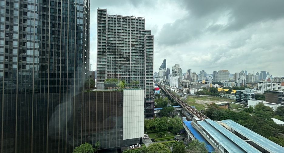 For sale 4 bedrooms condo in Khlong Toei, Bangkok