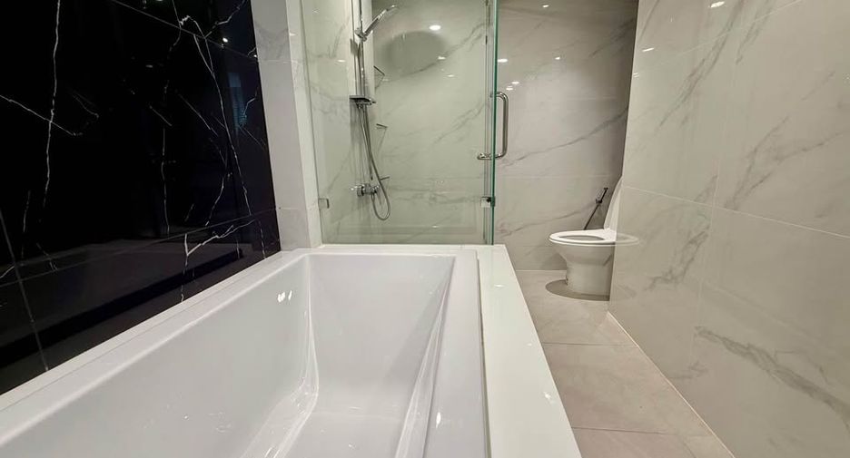 Wohnung zur Miete und zum Kauf mit 3 Zimmer in Khlong Toei, Bangkok