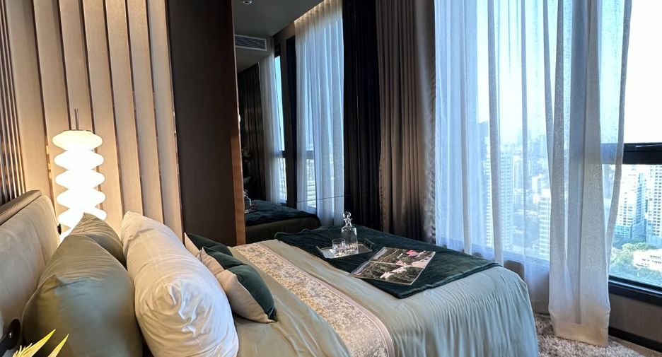 For sale 3 bedrooms condo in Khlong Toei, Bangkok