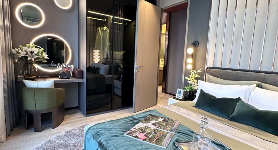 For sale 3 bedrooms condo in Khlong Toei, Bangkok