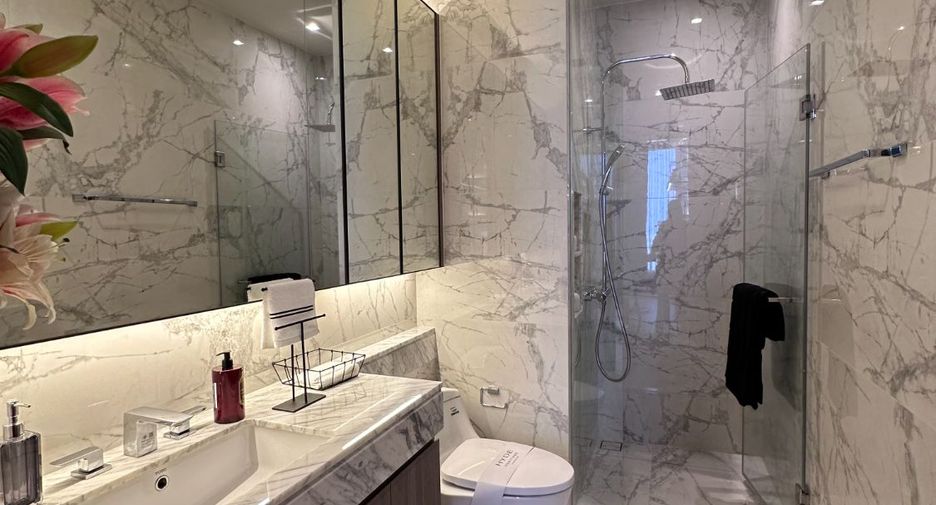 For sale 3 bedrooms condo in Khlong Toei, Bangkok