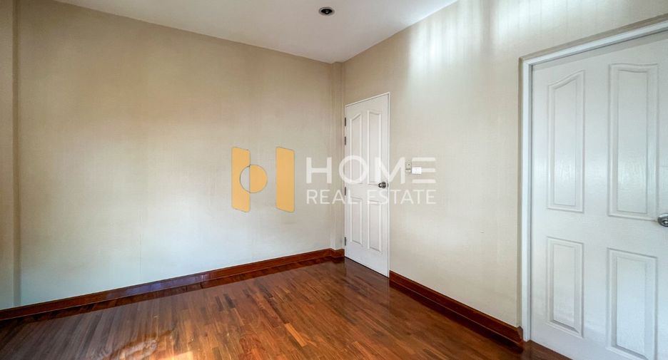 Haus zum Kauf mit 4 Zimmer in Bang Khen, Bangkok