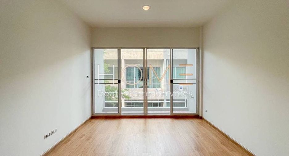 Casa adosada en venta de 3 habitaciones en Suan Luang, Bangkok