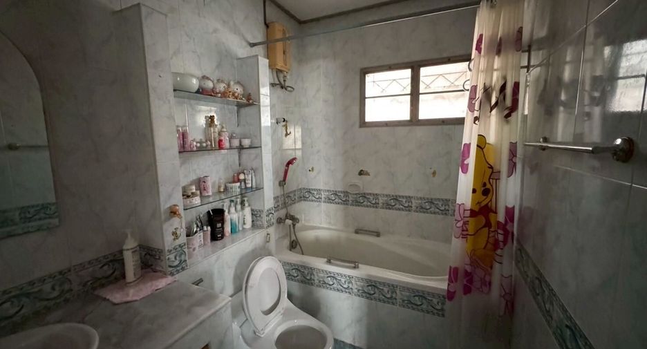 For sale 4 bedrooms house in Mueang Chon Buri, Chonburi