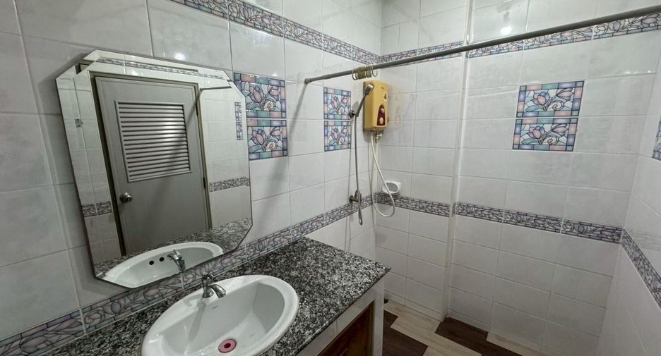 For sale 4 bedrooms house in Mueang Chon Buri, Chonburi