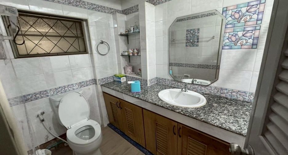 For sale 4 bedrooms house in Mueang Chon Buri, Chonburi
