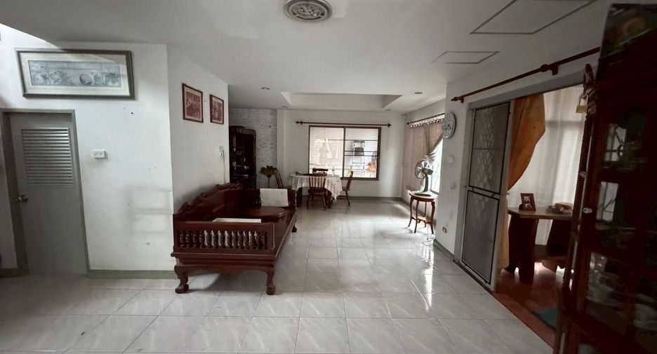 For sale 4 bedrooms house in Mueang Chon Buri, Chonburi
