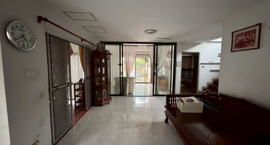 For sale 4 bedrooms house in Mueang Chon Buri, Chonburi