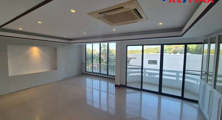 For sale 8 bedrooms house in Sattahip, Chonburi