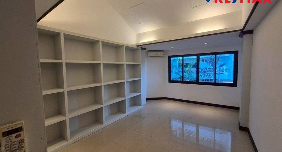For sale 8 bedrooms house in Sattahip, Chonburi