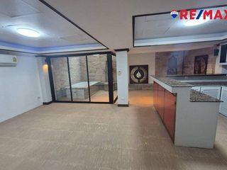 For sale 8 bedrooms house in Jomtien, Pattaya