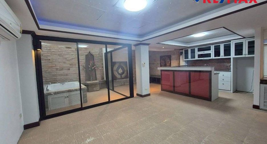 For sale 8 bedrooms house in Sattahip, Chonburi