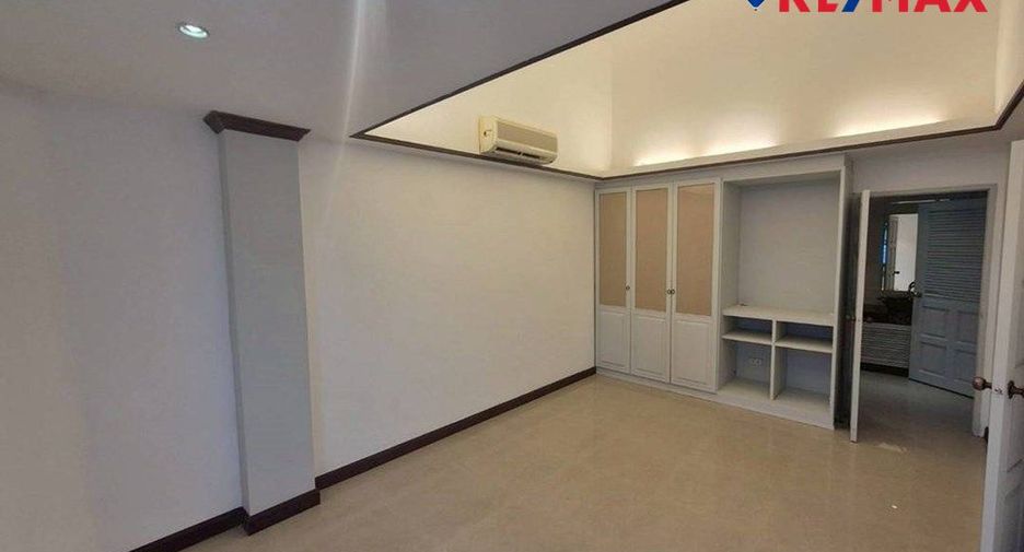 For sale 8 bedrooms house in Sattahip, Chonburi