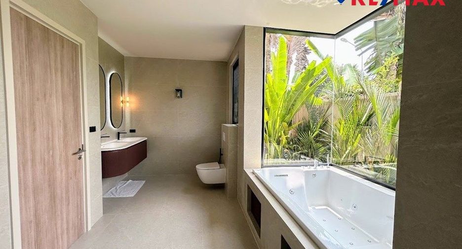 For sale 4 bedrooms house in Bang Lamung, Chonburi