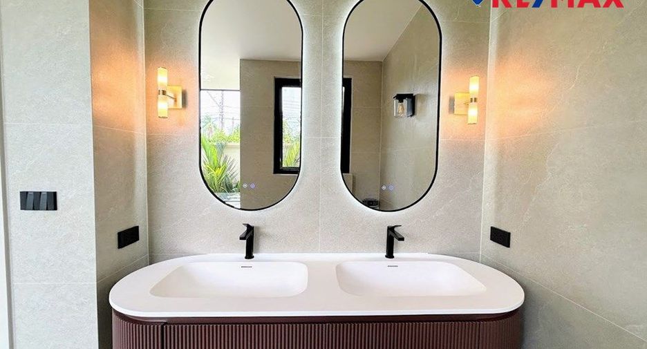 For sale 4 bedrooms house in Bang Lamung, Chonburi