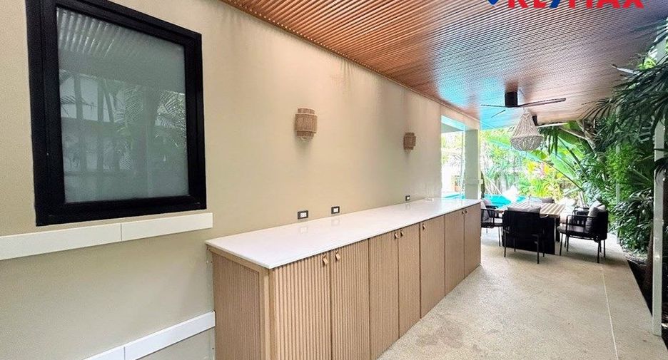 For sale 4 bedrooms house in Bang Lamung, Chonburi