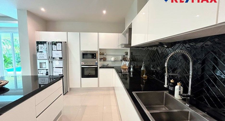 For sale 4 bedrooms house in Bang Lamung, Chonburi