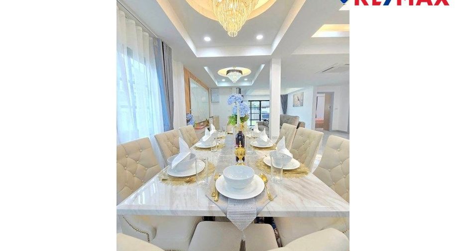 For sale 4 bedrooms house in Sattahip, Chonburi