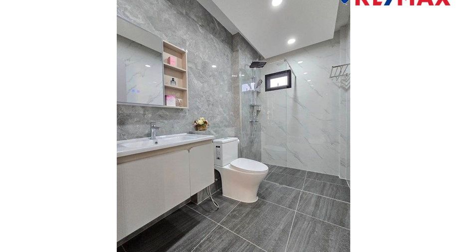 For sale 4 bedrooms house in Sattahip, Chonburi