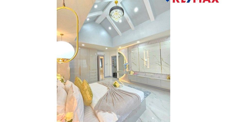 For sale 4 bedrooms house in Sattahip, Chonburi