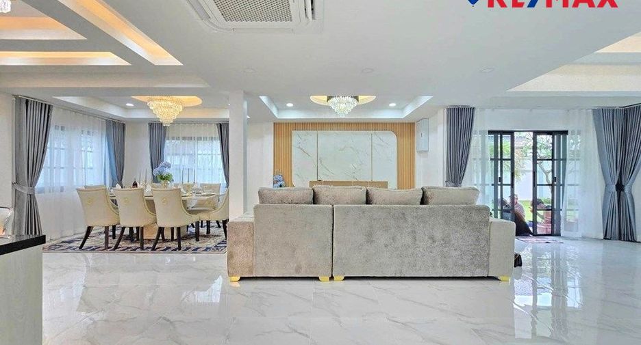 For sale 4 bedrooms house in Sattahip, Chonburi