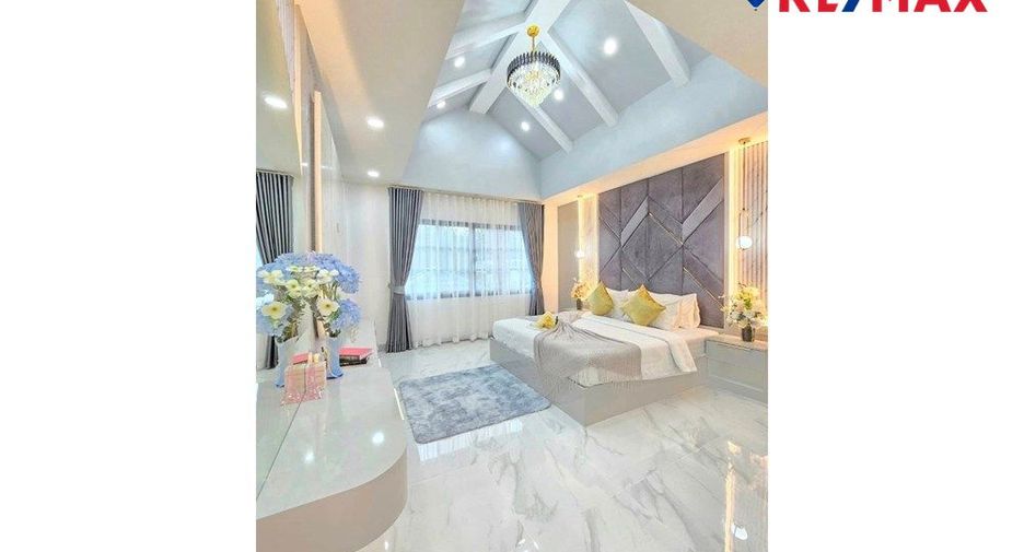 For sale 4 bedrooms house in Sattahip, Chonburi