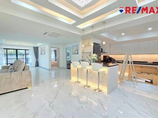 For sale 4 bedrooms house in Na Jomtien, Pattaya