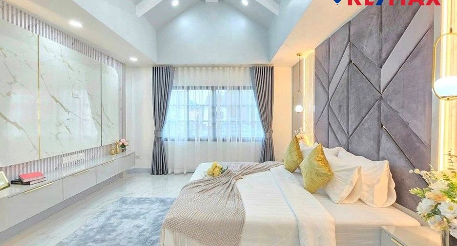 For sale 4 bedrooms house in Sattahip, Chonburi