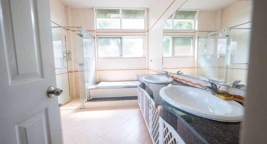 For sale 4 ベッドルーム house in Lam Luk Ka, Pathum Thani