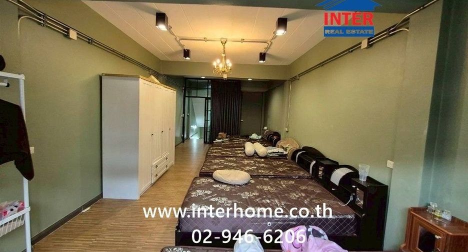 For sale 3 bedrooms retail Space in Khan Na Yao, Bangkok