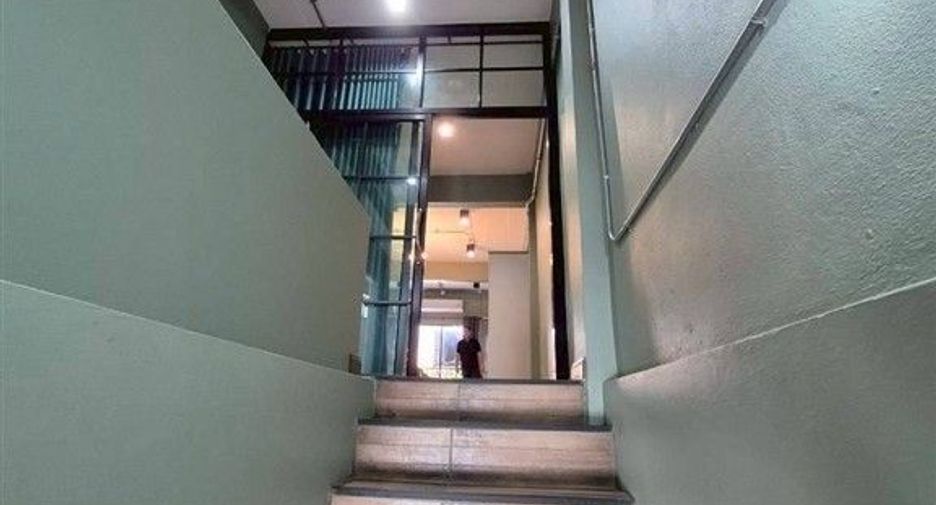 For sale 3 bedrooms retail Space in Khan Na Yao, Bangkok