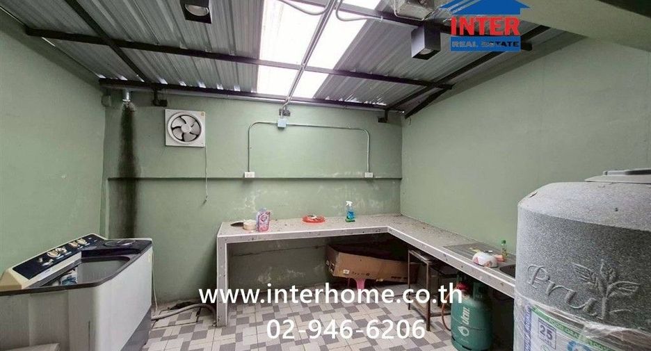 For sale 3 bedrooms retail Space in Khan Na Yao, Bangkok