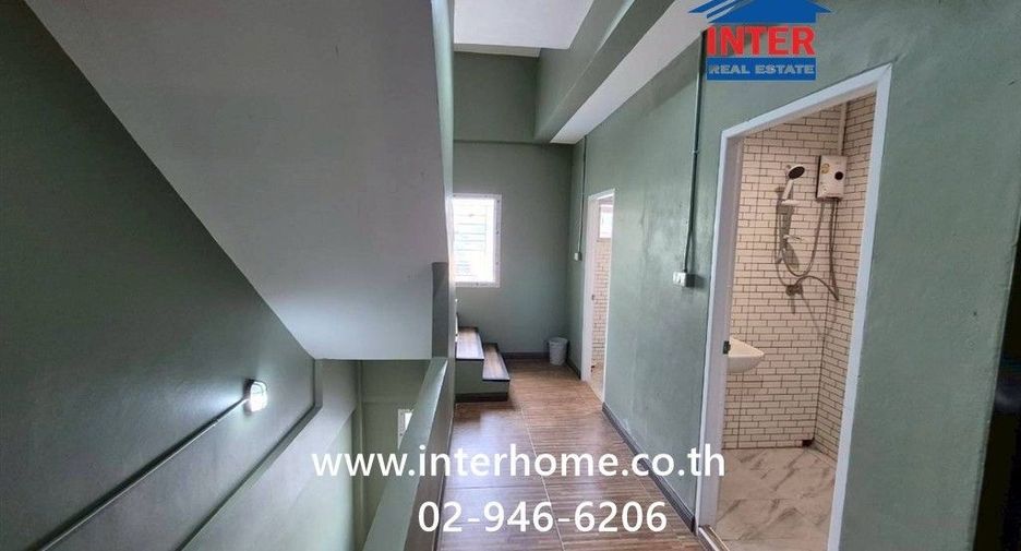 For sale 3 bedrooms retail Space in Khan Na Yao, Bangkok