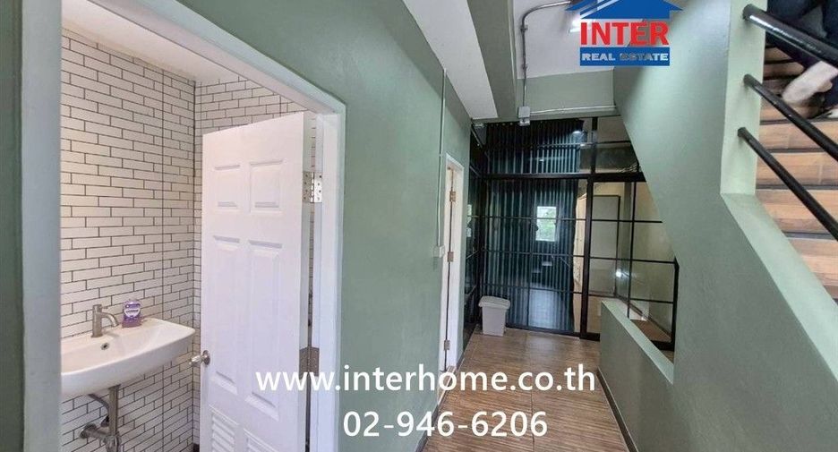 For sale 3 bedrooms retail Space in Khan Na Yao, Bangkok